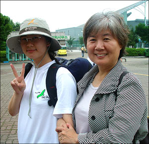 부산에서올라온노혜경씨와 딸 박수빈 양. 